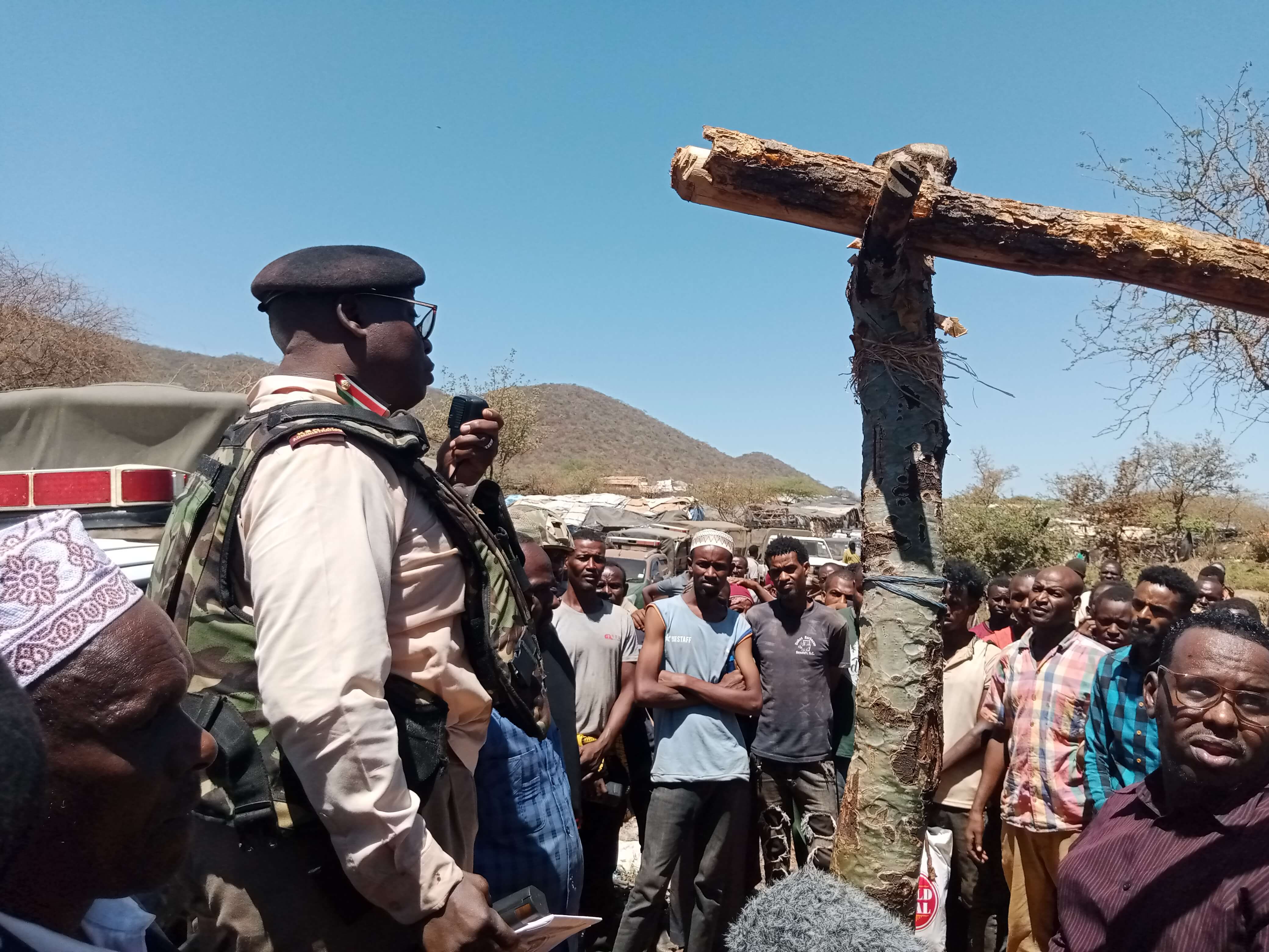 Marsabit County Commissioner Nobert Komora addresses miners at the Hillo gold mining site when he announced the government's decision to indefinitely close down the site.