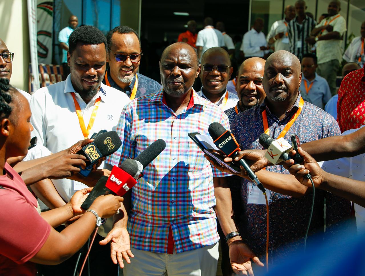 Chief of staff calls for truce in health workers strike