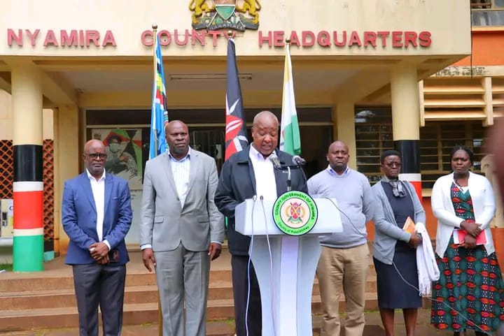 Nyamira Governor, Amos Nyaribo issuing a presser about payroll cleansing decision in his government. (Photograph by Deborah Bochere)
